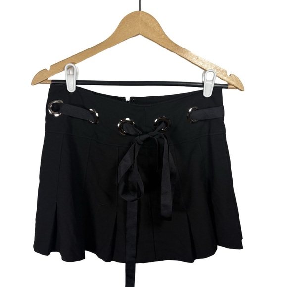 bebe Dresses & Skirts - bebe Black Pleated Mini Skirt w/ Grommet Lace-Up Waist Size 4